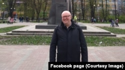 Regizorul Linas Zaikauskas a cerut jurnaliștilor Europei Libere să-i trimită toate întrebările în scris, refuzând un interviu față în față