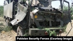 Кол салууда зыян тарткан аскердик автоунаа. 27-май, 2023-жыл. 