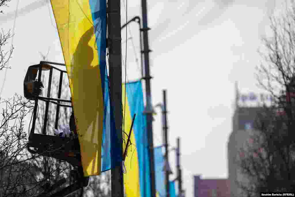 Vjeruje se da je desetine hiljada ljudi ubijeno u ratu u Ukrajini. UN je ranije u februaru naveo da je potvrđeno više od 8.000 civilnih žrtava, dodajući da bi stvarni broj mogao biti veći.