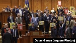 Ședința plenului reunit pentru dezbaterea bugetului 2023, București, 19 decembrie 2023. 