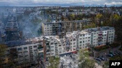 Stambena zgrada u Slovjansku nakon ruskog granatiranja, 14. travnja 2023.