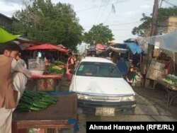 مردم می گویند که دکانداران نیز تا حد زیادی از دادن قرض خودداری می ورزند