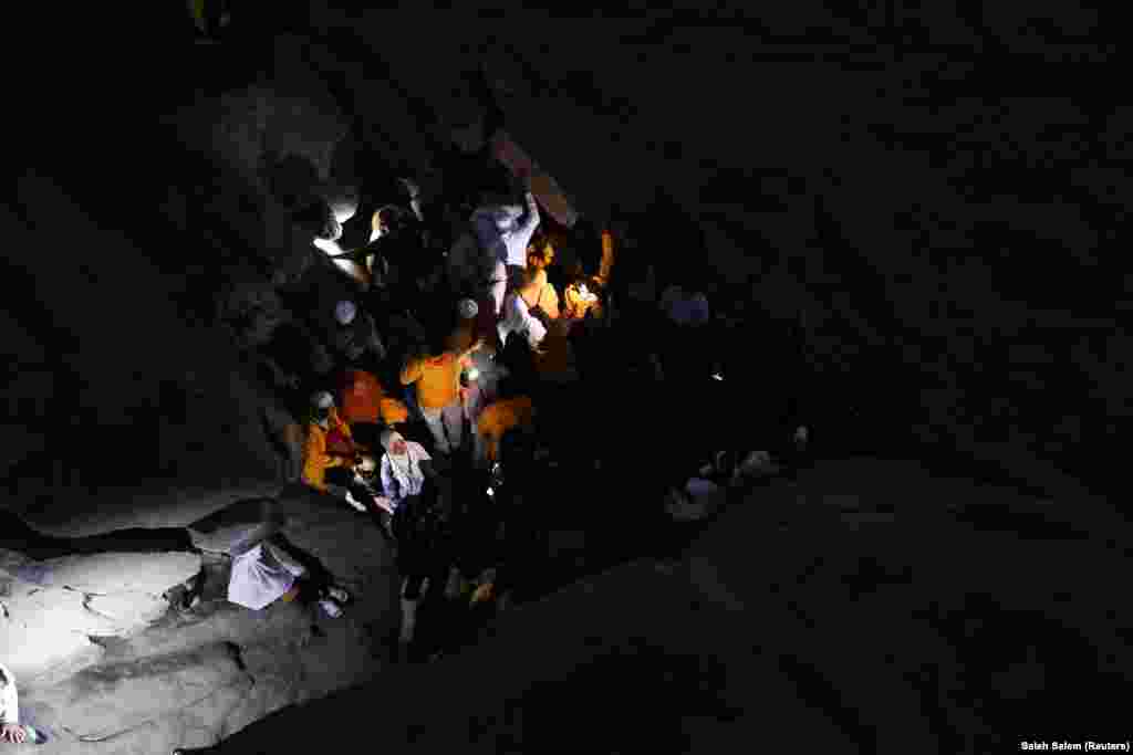 Ndjekja e shtigjeve të malit Al-Noor bëhet më e vështirë nga fluksi i madh i pelegrinëve.&nbsp;