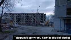 Зруйнований будинок на вулиці Зелінського у Маріуполі