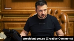 „Cred că legea este justă”, a scris Zelenski pe Telegram.