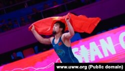 Жумашбек уулу Тайырбек алтын медалдын ээси. 