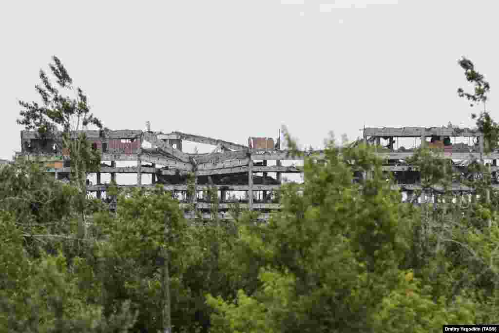 Posljednja dostupna slika ruševina aerodroma, snimljena 26. maja 2024 Danas je uništeni aerodrom čvrsto pod ruskom kontrolom. Ali s obzirom da je linija fronta udaljena otprilike 20 kilometara, ovo mjesto ostaje na dohvat ukrajinske artiljerije, što znači da će vjerovatno ostati opustošeno u doglednoj budućnosti.