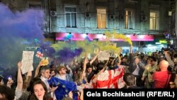 Gjeorgjianët protestojnë kundër projektligjit për "agjentët e huaj", Tbilisi 25 prill 2024.