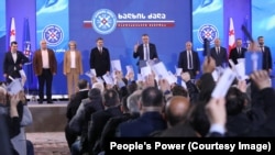 ფოტო არქივიდან: „ხალხის ძალა“ პარტიულ ყრილობაზე.