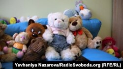 Завжди треба розмовляти тією мовою, яку дитина розуміє, каже Анна Єрьоменко. З маленькими – через гру, малюнки, іграшки