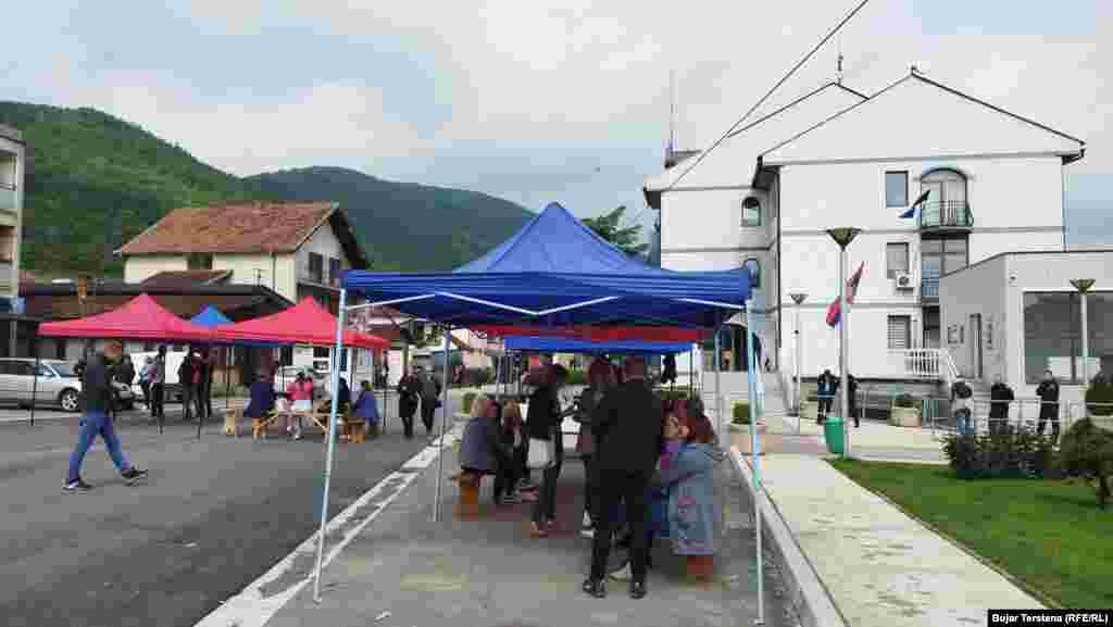 Situacija u Zubinom Potoku tokom protesta je mirna