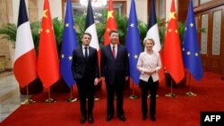 Эммануэл Макрон, Си Цзинпин, Урсула фон дер Ляйен.