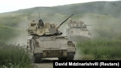 Мошинозои зиреҳпӯҳи амрикоӣ дар Украина