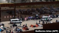 Мигранты на границе Мексики и США