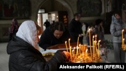 Vjernici u sabornoj crkvi u gradu Hmeljnicki, Ukrajina (foto arhhiv)