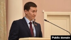 Чыңгыз Ажибаев.