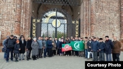 The activists gathered near the Soyembike Tower in Kazan on October 15 and held a collective prayer to commemorate the defenders of Kazan.