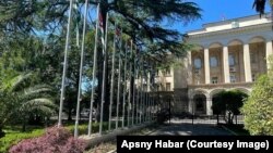 Забор перед администрацией президента