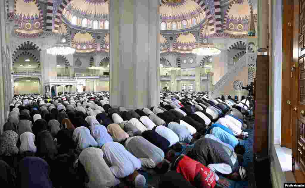 U Biškeku su džamije bile pune vjernika.