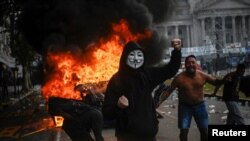 Demonstranti u Buenos Airesu, 12. juni 2024.