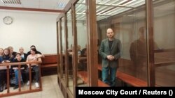 ولادیمیر کارا مورزا، روزنامه‌نگار دوتابعیتی روسی-بریتانیایی و از مخالفان سرسخت کرملین