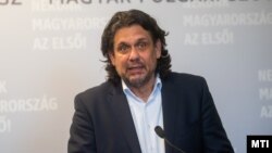 Deutsch Tamás az Országgyűlés Európai Ügyek Bizottságának ülése utáni sajtótájékoztatón az Országházban 2024. március 27-én