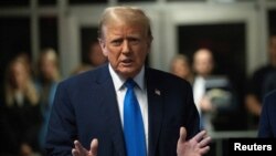 АКШнын мурдагы президенти Дональд Трамп Нью-Йорктогу соттон кийин. 22-апрель, 2024-жыл.