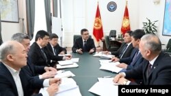 Садыр Жапаров провел совещание по исполнению земельной амнистии. 