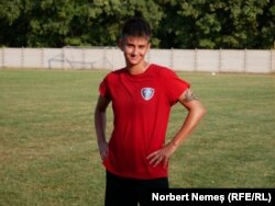 Claudia Pană este mijlocaș defensiv și are 21 de ani. Este și studentă la Universitatea Națională de Educație Fizică și Sport.
