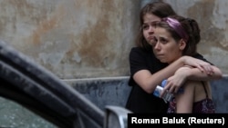 Már tíz halottja és negyvenöt sérültje van a lvivi orosz rakétatámadásnak