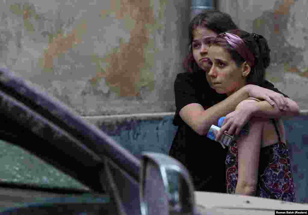 Az ukrán légierő arról számolt be, hogy hajnali 1 óra körül elfogott hét cirkálórakétát abból a tízből, amelyeket Oroszország a Fekete-tenger felől lőtt ki a Lvivi terület felé