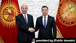 Лю Гочжун менен Садыр Жапаров. 18-май, 2024-жыл.