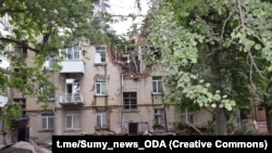 Суми, обстріл військами РФ житлового будинку, квітень 2023 року 