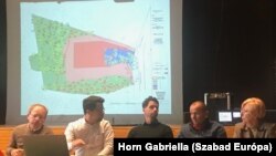 A beruházás egyik tulajdonosa, az építészek és a környezeti hatástanulmány készítője