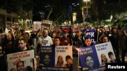 Барымтадагыларды бошотуу талабы менен чыккан израилдиктер. 