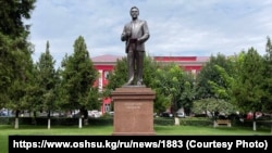 Насирдин Исановдун айкели.