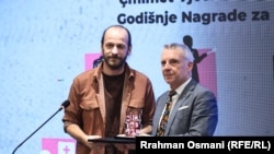 Kosovo: Arben Hoti (lijevo), dobitnik nagrade za najboljeg snimatelja godine na Kosovu

