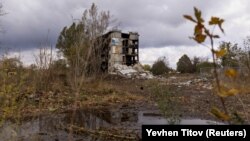 stambena zgrada uništena u ruskim napadima, Avdijvka, 17. oktobar 2023.