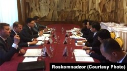 Встреча за закрытыми дверями на Российско-китайском медиафоруме в 2017 году