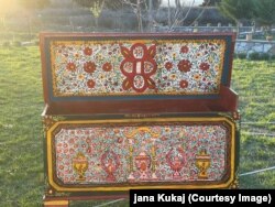 "Arka e nënës" e restauruar dhe pikturuar nga Jana Kukaj.