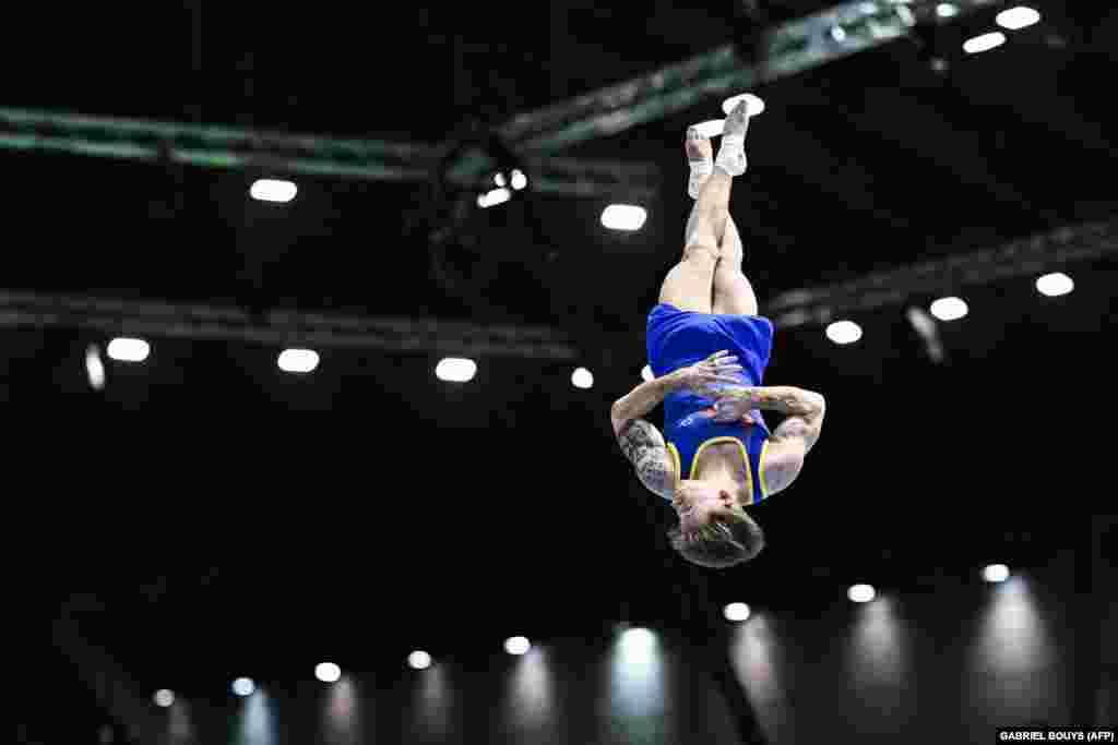  Rimini, Italia, 24 aprilie. Românul Răzvan-Denis Marc, exercițiu la sol (finala masculină pe aparate) pentru calificarea la Campionatul European de Gimnastică. &nbsp; 