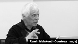 بهرام بیضایی در تمرین‌های اجرای نمایش «داش‌آکل به گفتۀ مرجان»