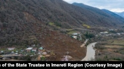 Оползень в Нергеети накрыл четыре жилых дома, в результате чего погибли девять человек