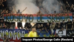 Rumunski "ultrasi", kako se nazivaju najtvrđi navijači tima, deluju kao politički nastrojeni, sa jasnim desničarskim, nacionalističkim idejama. Detalj sa utakmice kvalifikacija za EP između Rumunije i Kosova u Bukureštu, 12. septembra 2023.