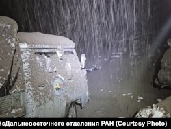 Кадър от близкото село Ключи, затрупано от вулканична пепел.