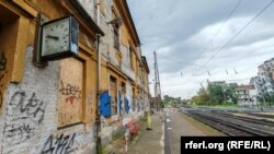 Rákosrendező vasútállomás peronja 2023. augusztus 29-én.