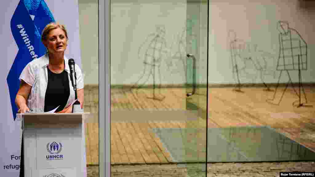 Feride Rushiti, drejtoreshë ekzekutive e Qendrës Kosovare për Rehabilitimin e të Mbijetuarve të Torturës, ka thënë se Kosova i ka avancuar shërbimet rehabilituese për refugjatët, për shkak të përvojës që kanë pasur vetë kosovarët disa vjet më parë me konflikte - referencë për luftën në Kosovë më 1999.