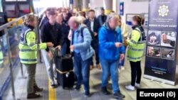 Jedna od fotografija iz akcije koju je objavio Europol, bez navođenja lokacije i tačnog datuma