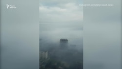 «Что это за позор?» Атырау окутан дымом из-за горящих на берегу Каспия камышей