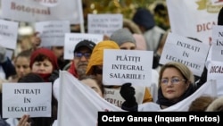 Protest al grefierilor care ai cerut plata salariilor restante câștigate retroactiv în justiție. 14 decembrie 2023. Fotografie de arhivă. 